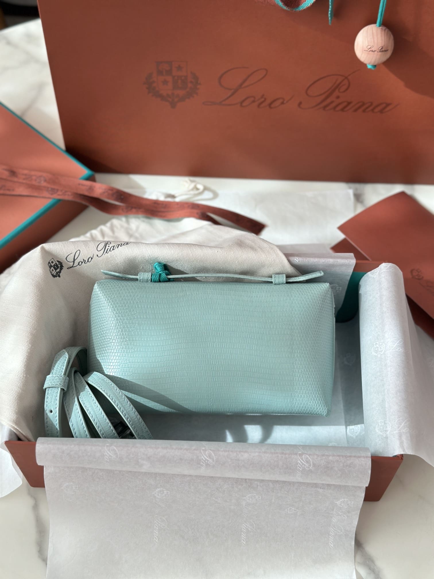 TÚI Loro Piana Women Extra bằng da thằn lằn(Liên hệ để được giá tốt nhất)