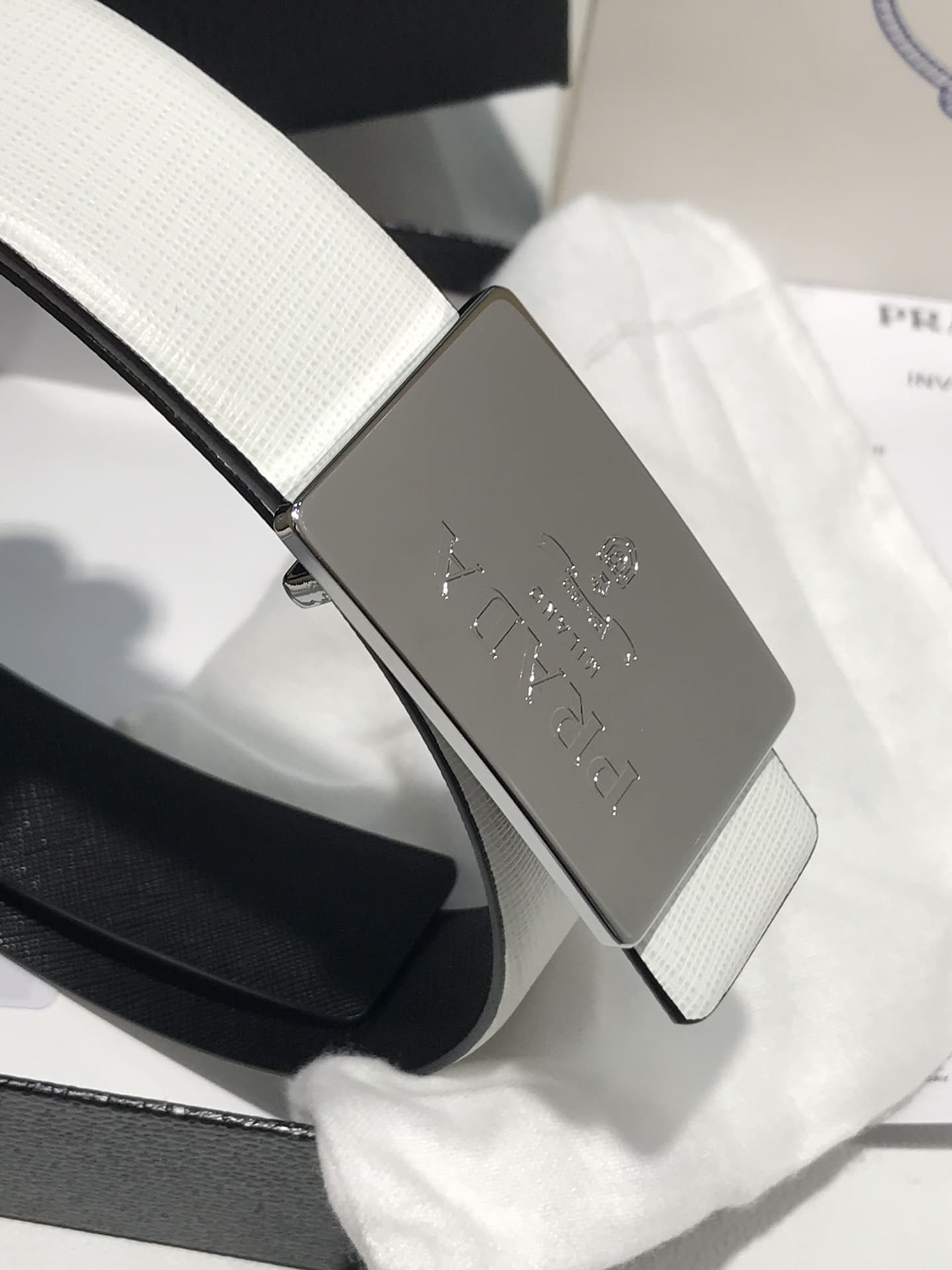 DÂY LƯNG PRADA WHITE SAFFIANO LEATHER Khóa bạc