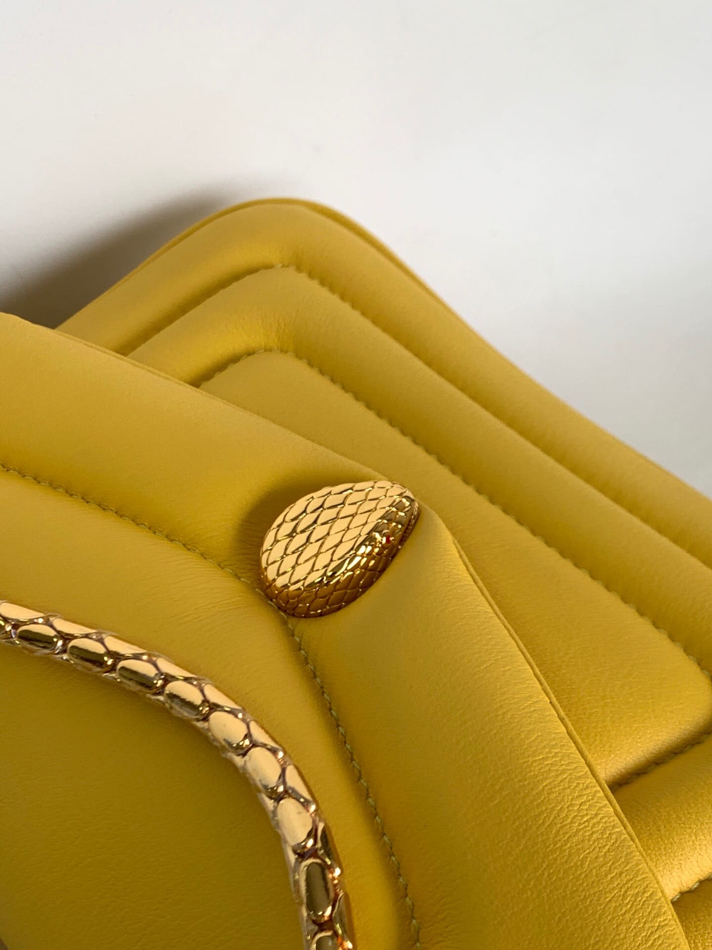 TÚI BVLGARI SERPENTI CALFSKIN YELLOW