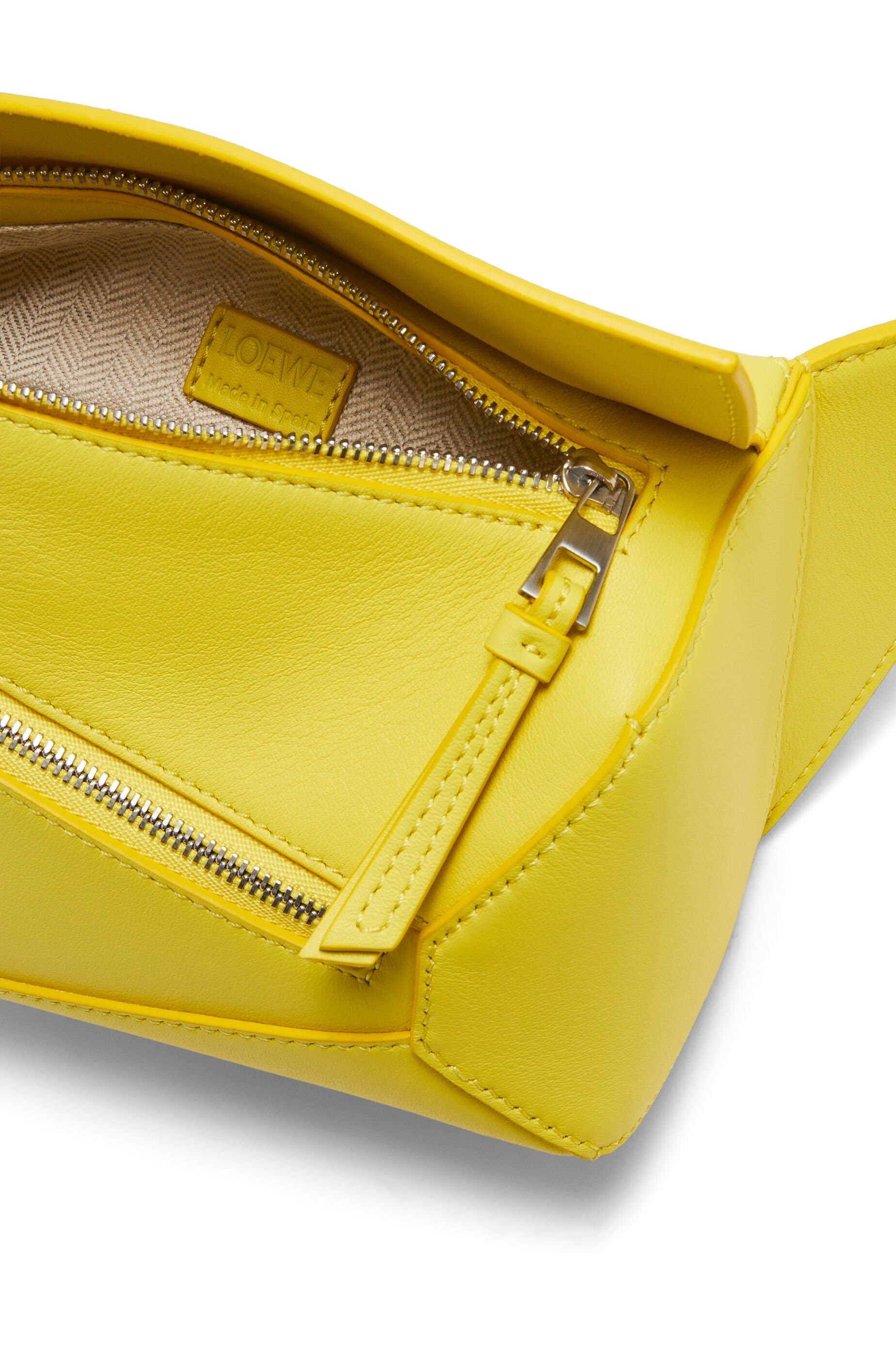 Túi LOEWE Mini Puzzle Bumbag in classic calfskin zest unisex