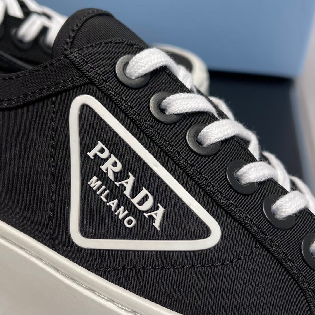 GIÀY PRADA TRIANGLE LOGO SNEAKERS SHOES