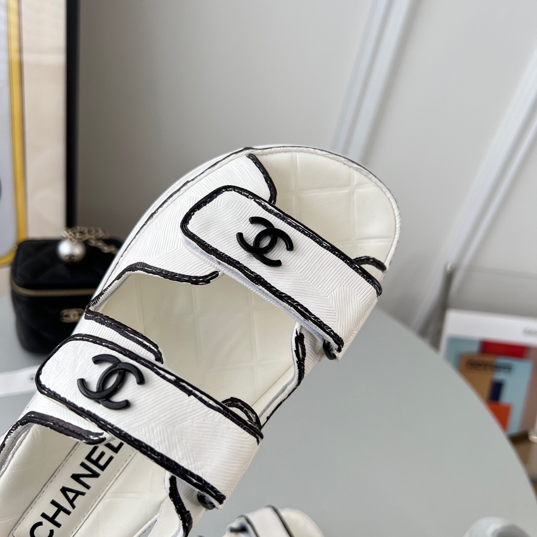 GIÀY CHANEL CC LOGO SANDALS