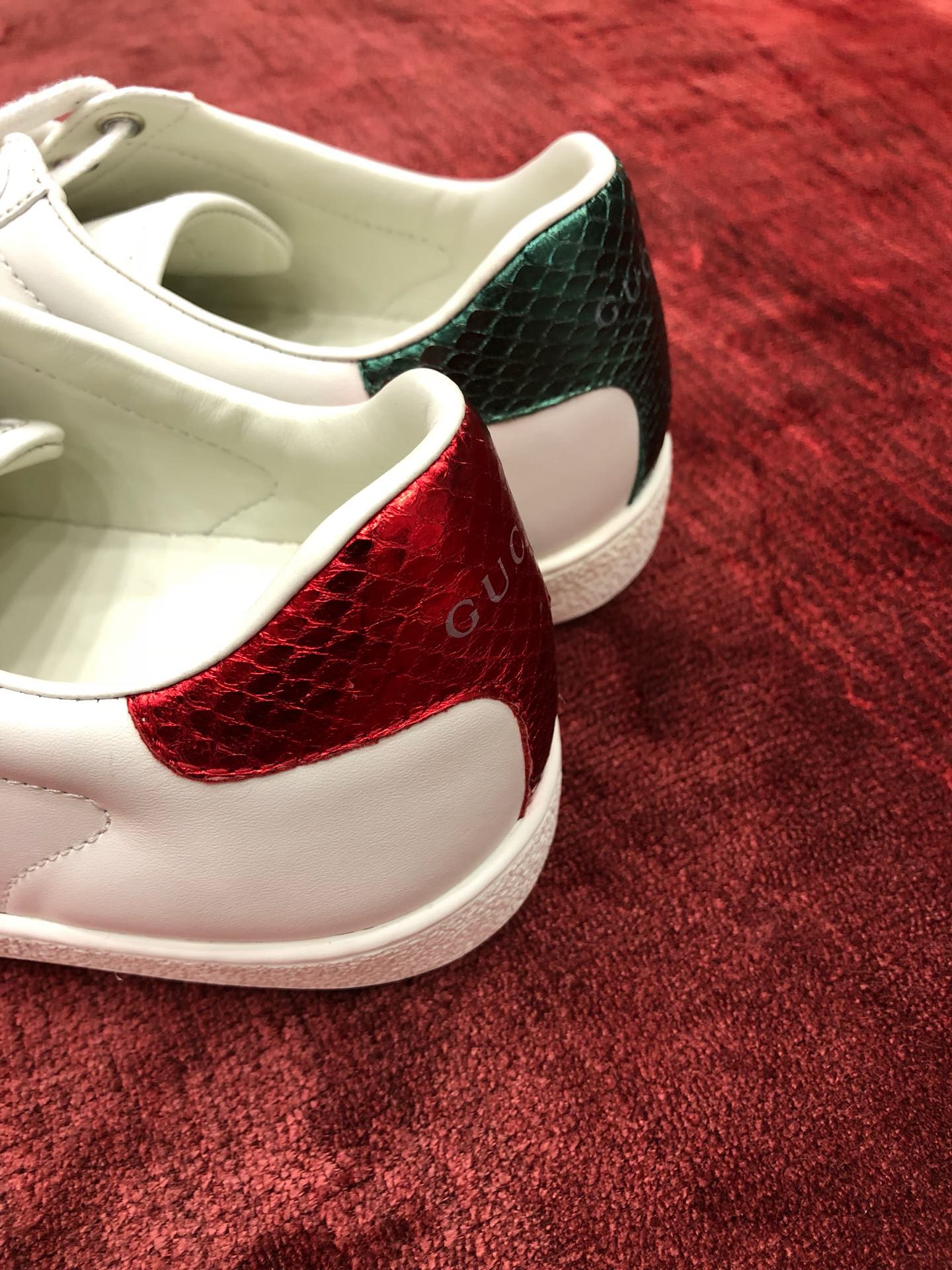 GIÀY GUCCI Leather Embroidered Ace Sneakers