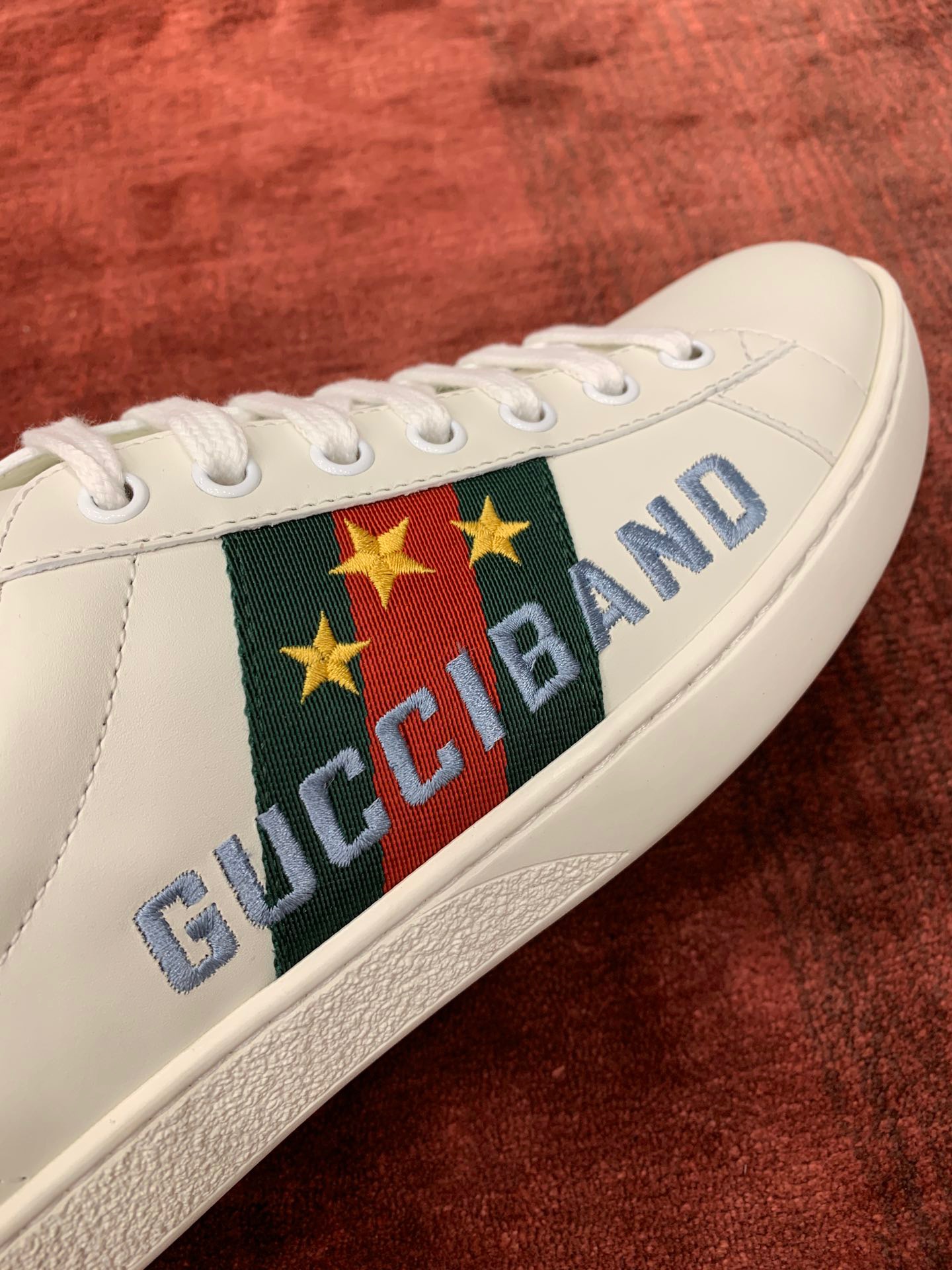 GIÀY GUCCI Leather Ace Sneakers Gucci Band Star White