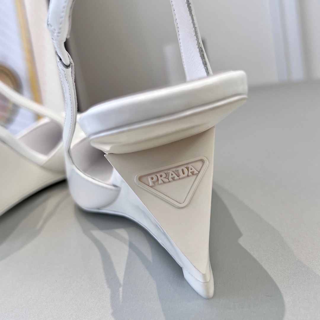 GIÀY PRADA TRIANGLE LOGO SLING BACK SHOES