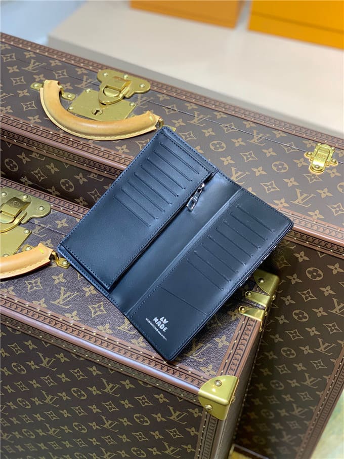 VÍ LOUIS VUITTON brazza wallet