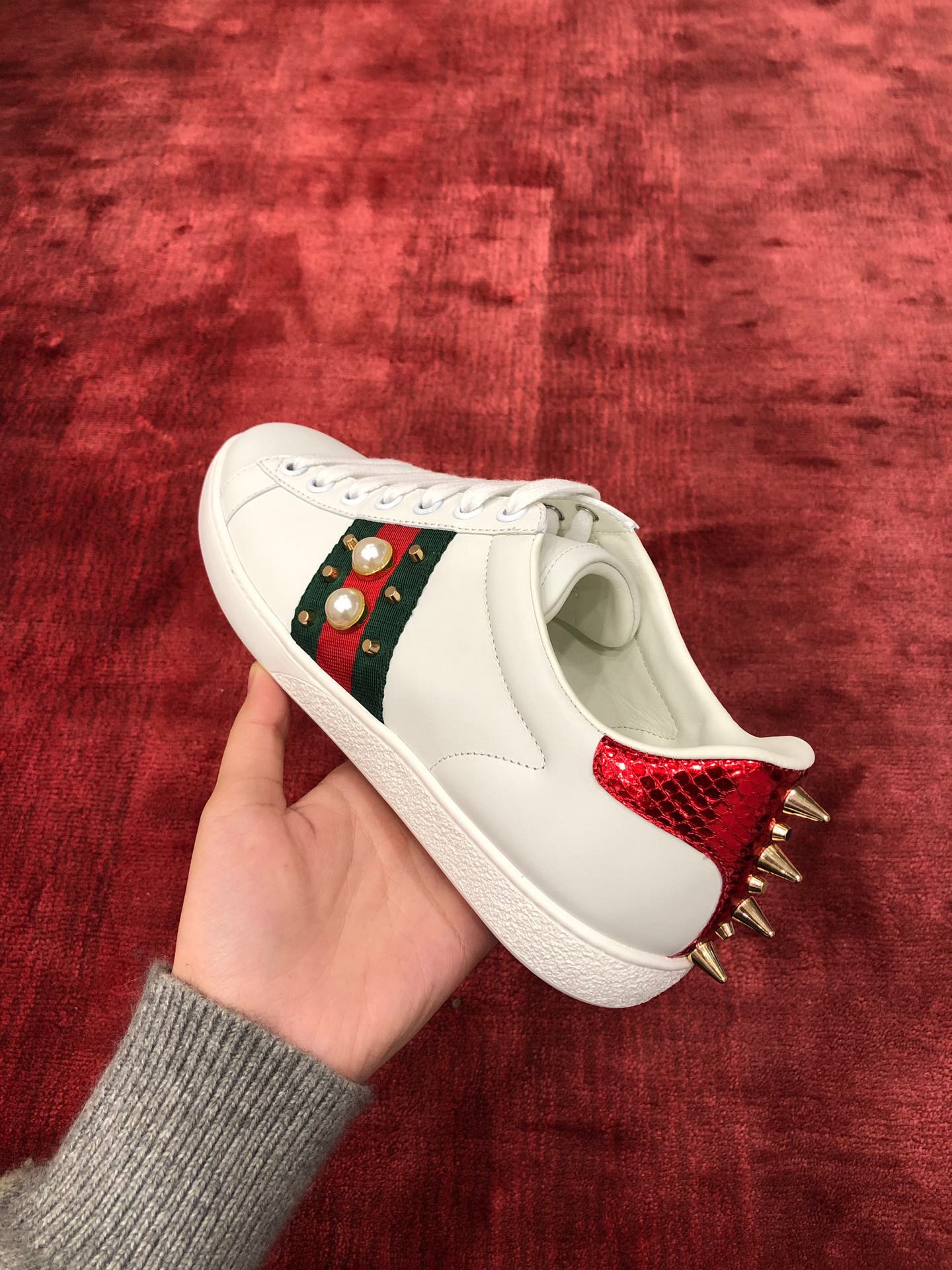 GIÀY GUCCI Leather Ace Sneakers Pear and Spkies White