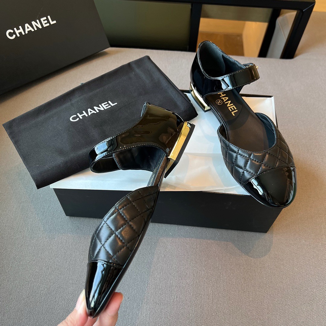 GIÀY CHANEL CC Logo Leather Sling Back