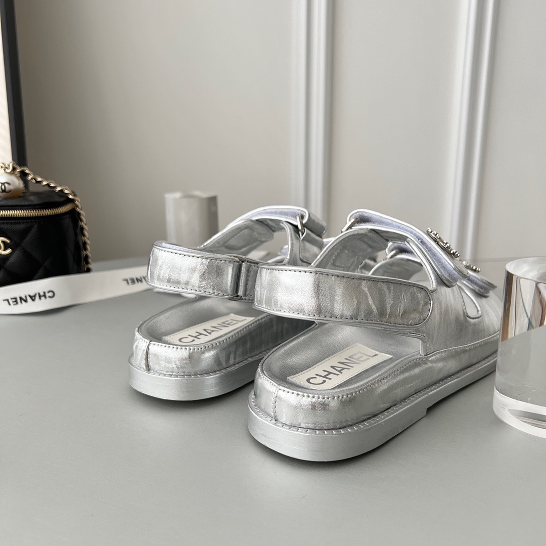 GIÀY CHANEL CC LOGO SANDALS