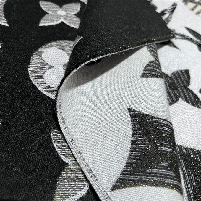 KHĂN Louis Vuitton essential shine scarf