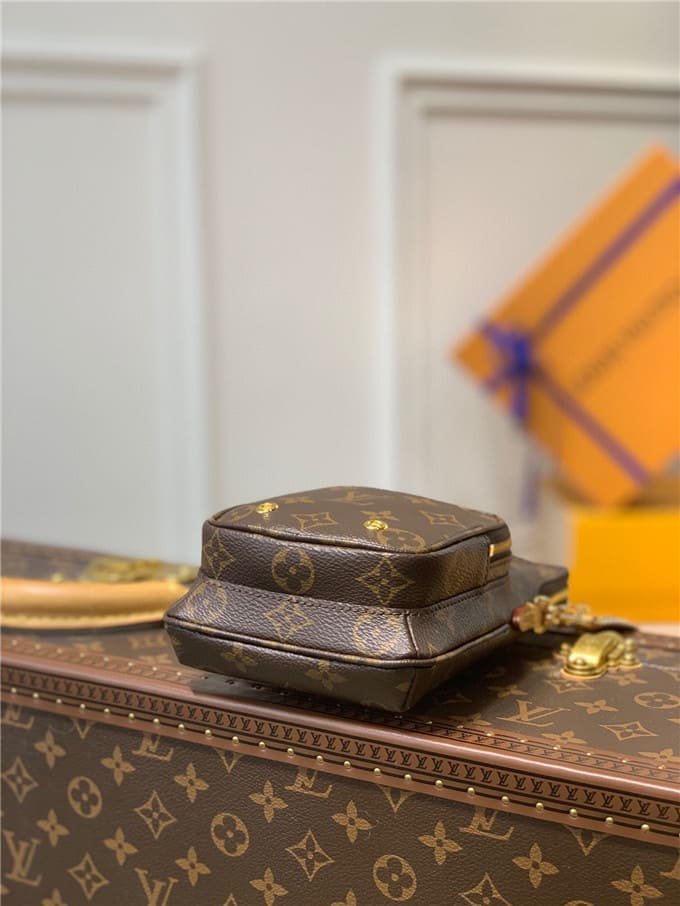 Túi LOUIS VUITTON utility phone sleeve bag