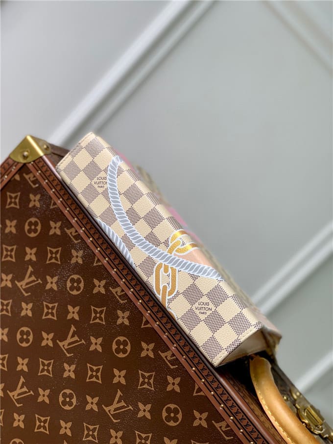 Túi LOUIS VUITTON toiletry pouch on chain