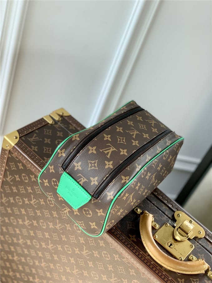 Túi LOUIS VUITTON dopp kit toilet pouch bag unisex
