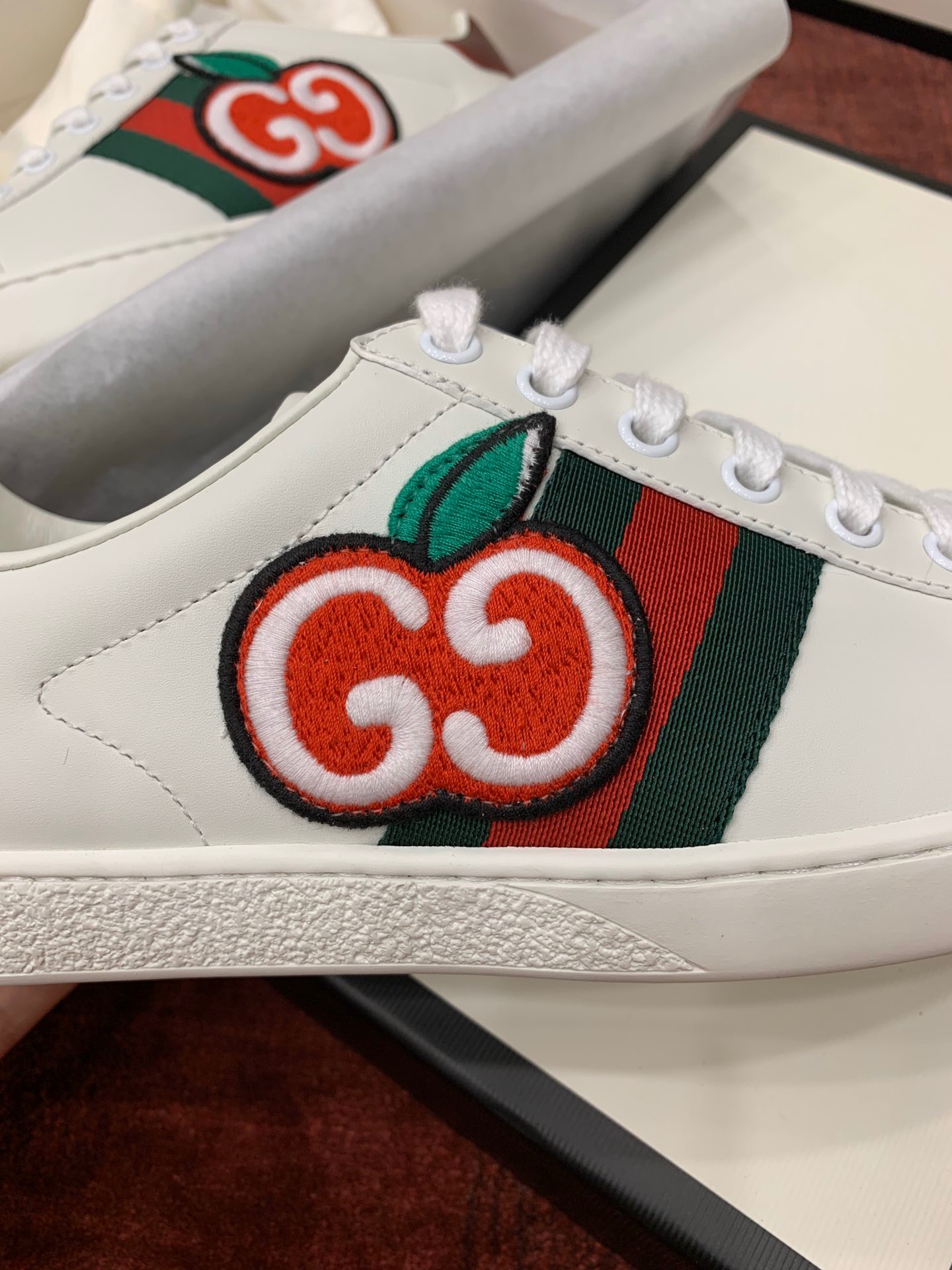 GIÀY GUCCI Leather Ace Sneakers GG Apples White