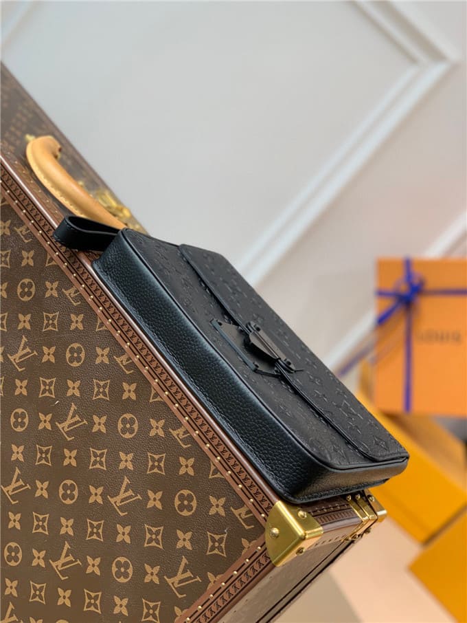 Túi LOUIS VUITTON s lock a4 pouch bag