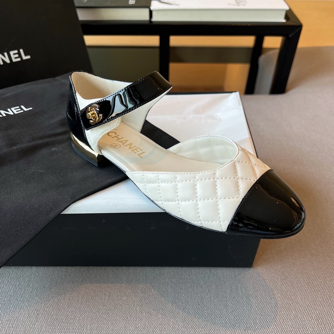GIÀY CHANEL CC Logo Leather Sling Back
