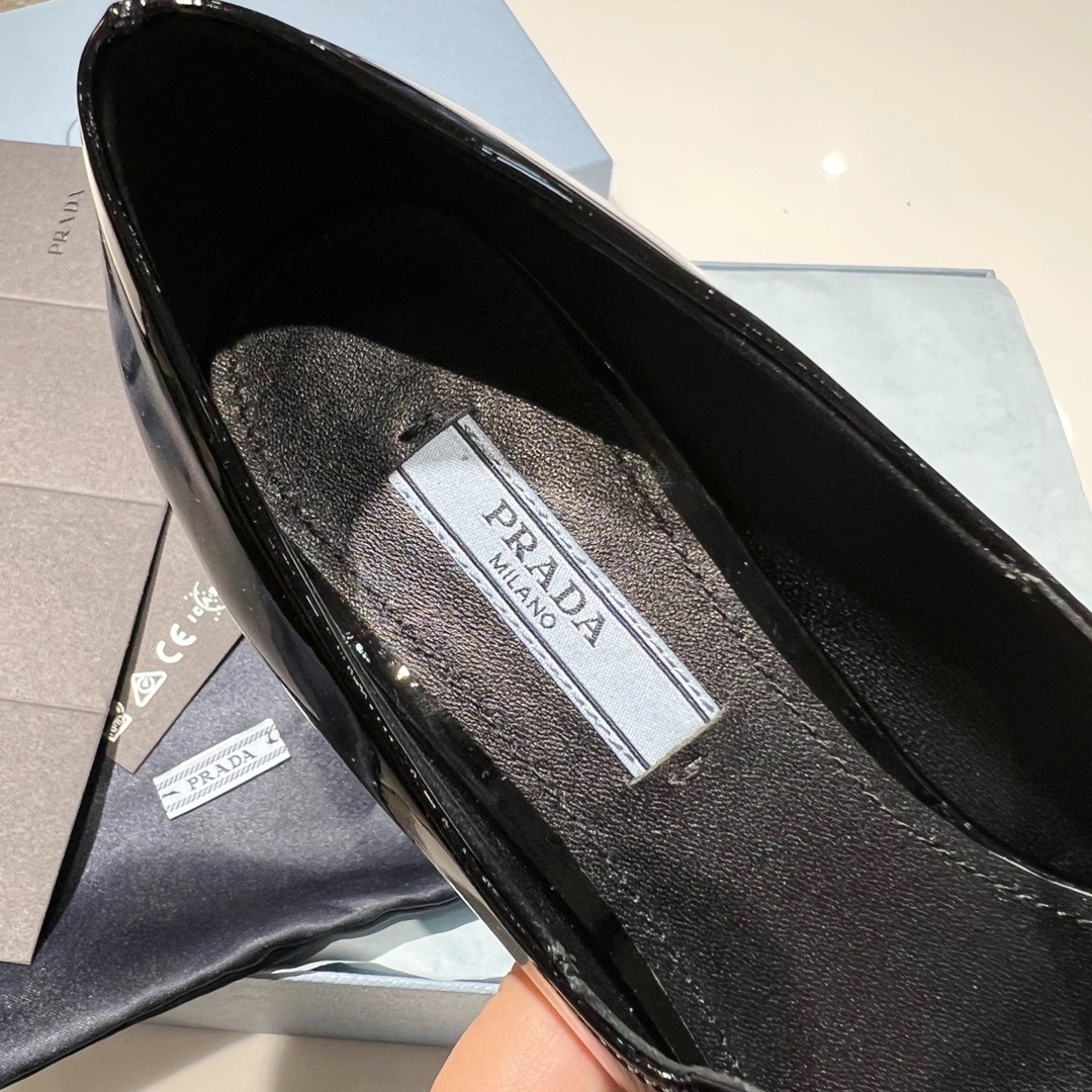 GIÀY PRADA Gloss Leather Sling Back
