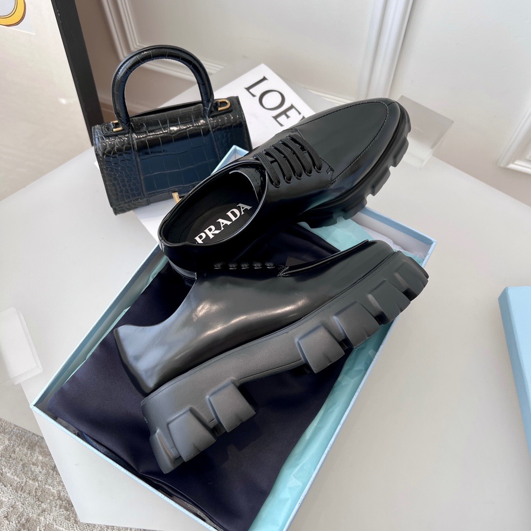 GIÀY PRADA TRIANGLE LOGO LOAFER SHOES