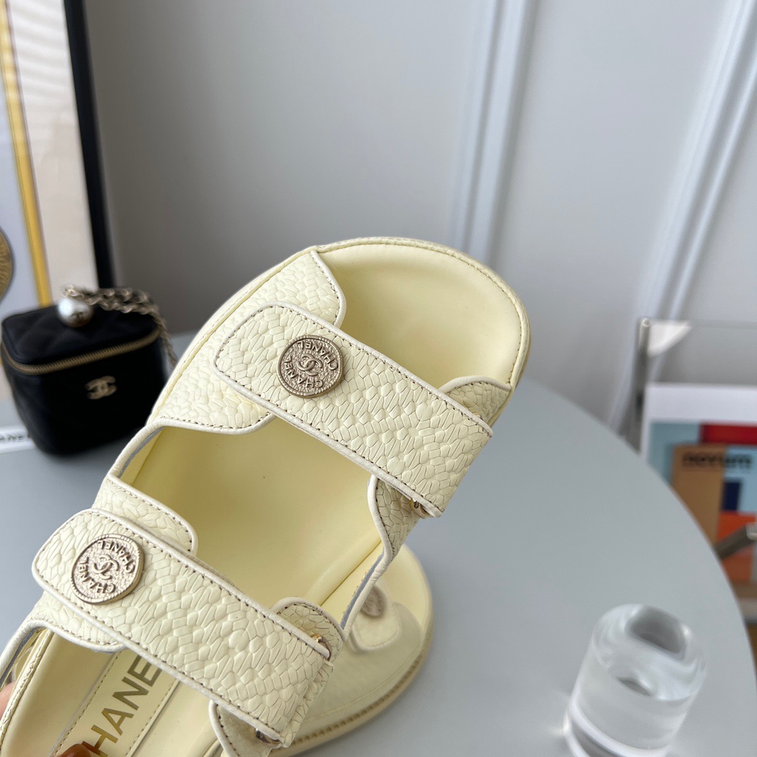 GIÀY CHANEL CC LOGO SANDALS