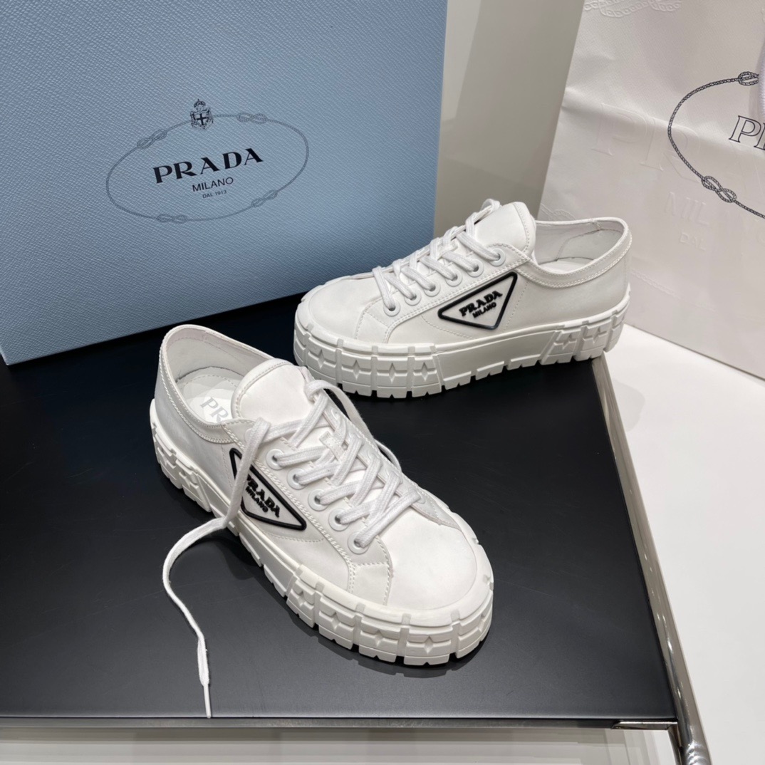 GIÀY PRADA TRIANGLE LOGO SNEAKERS SHOES