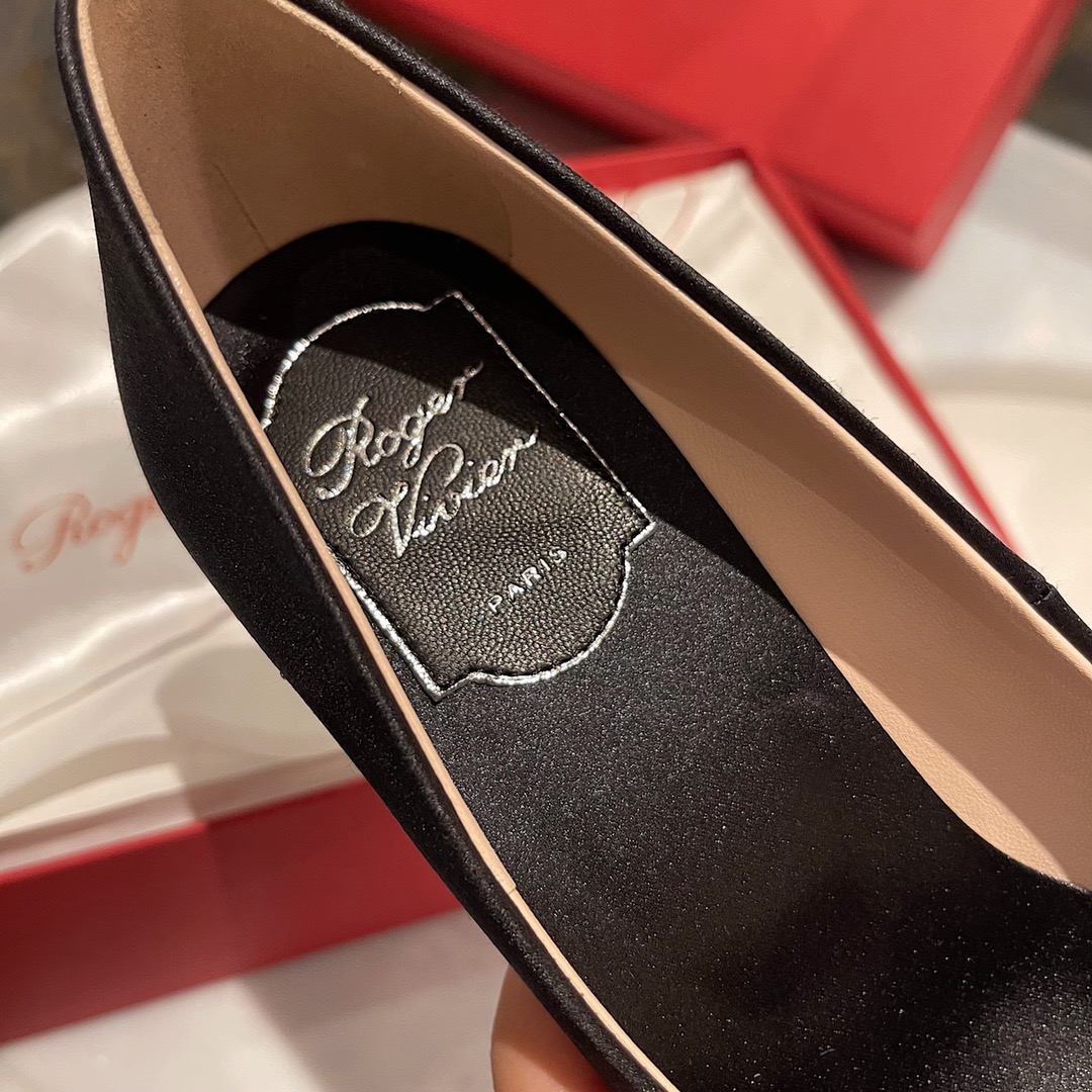 GIÀY ROGER VIVIER RIHNSTONE VELVET Black