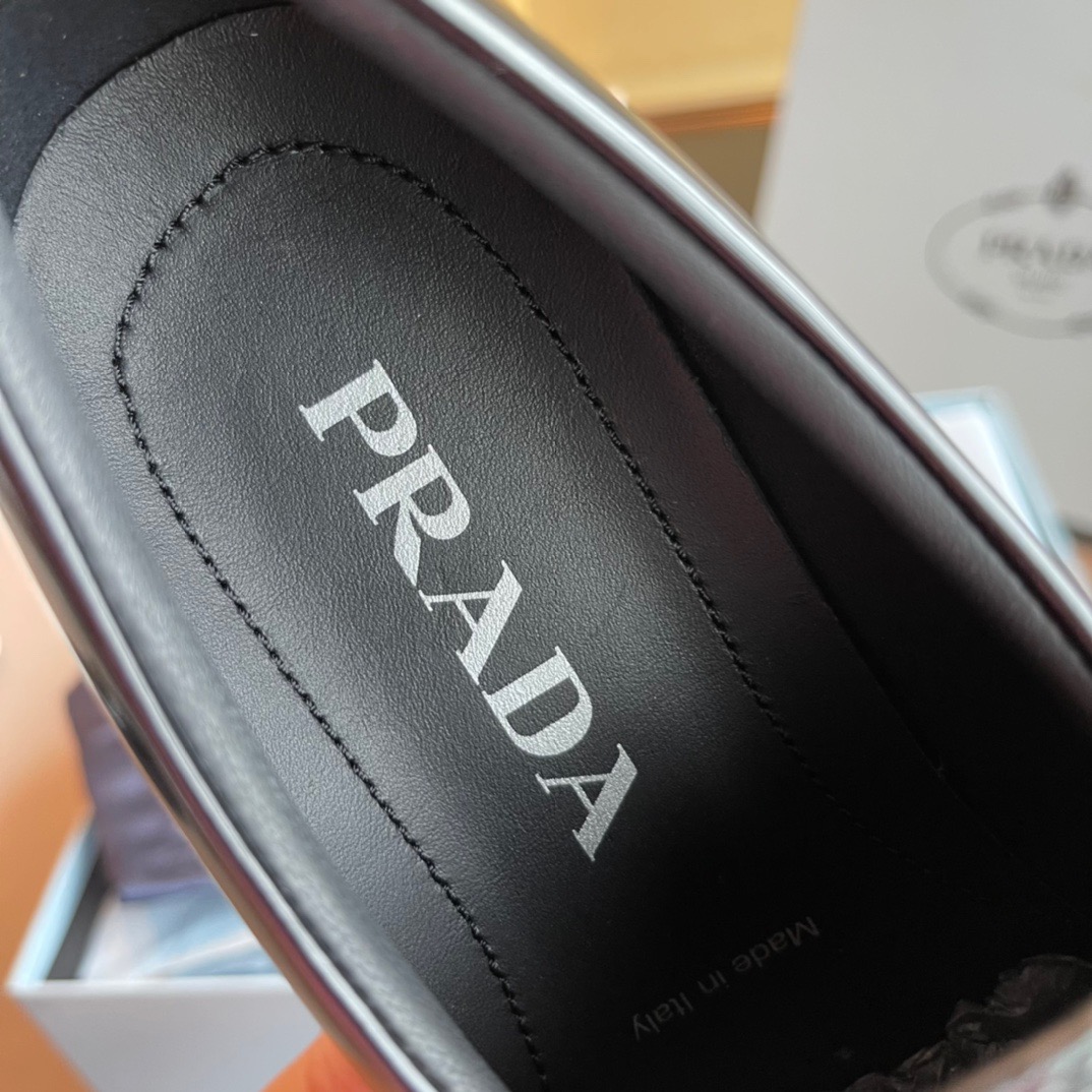 GIÀY PRADA Leather loafer High Sole