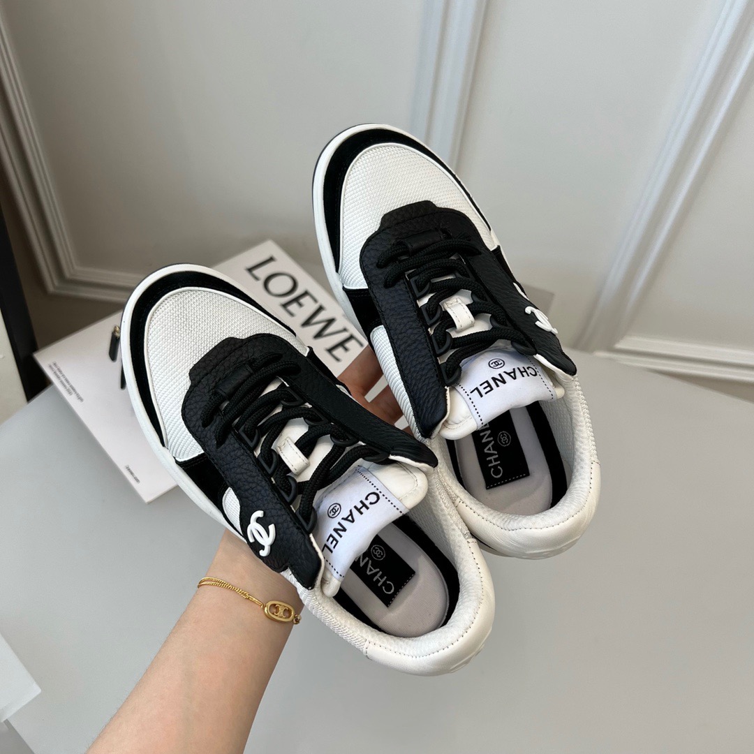 GIÀY CHANEL CC LOGO SNEAKER SHOES