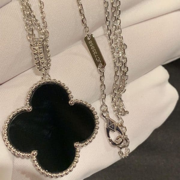 Dây chuyền mặt đá mã não đen Van Cleef & Arpels vàng trắng 18K Magic Alhambra 18K  (Liên hệ để biết giá)
