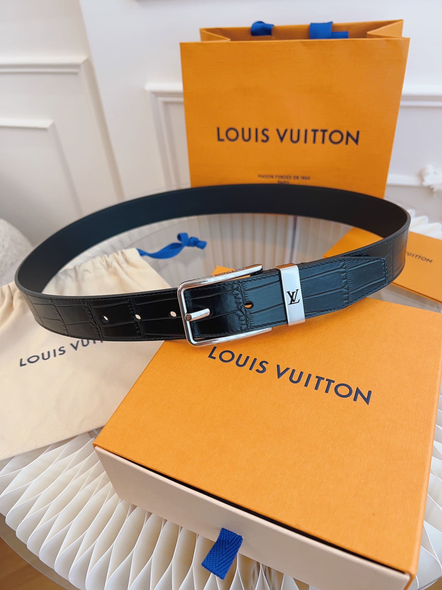 DÂY LƯNG LOUIS VUITTON SQUARE EMBOSSED CROC LEATHER Khóa bạc