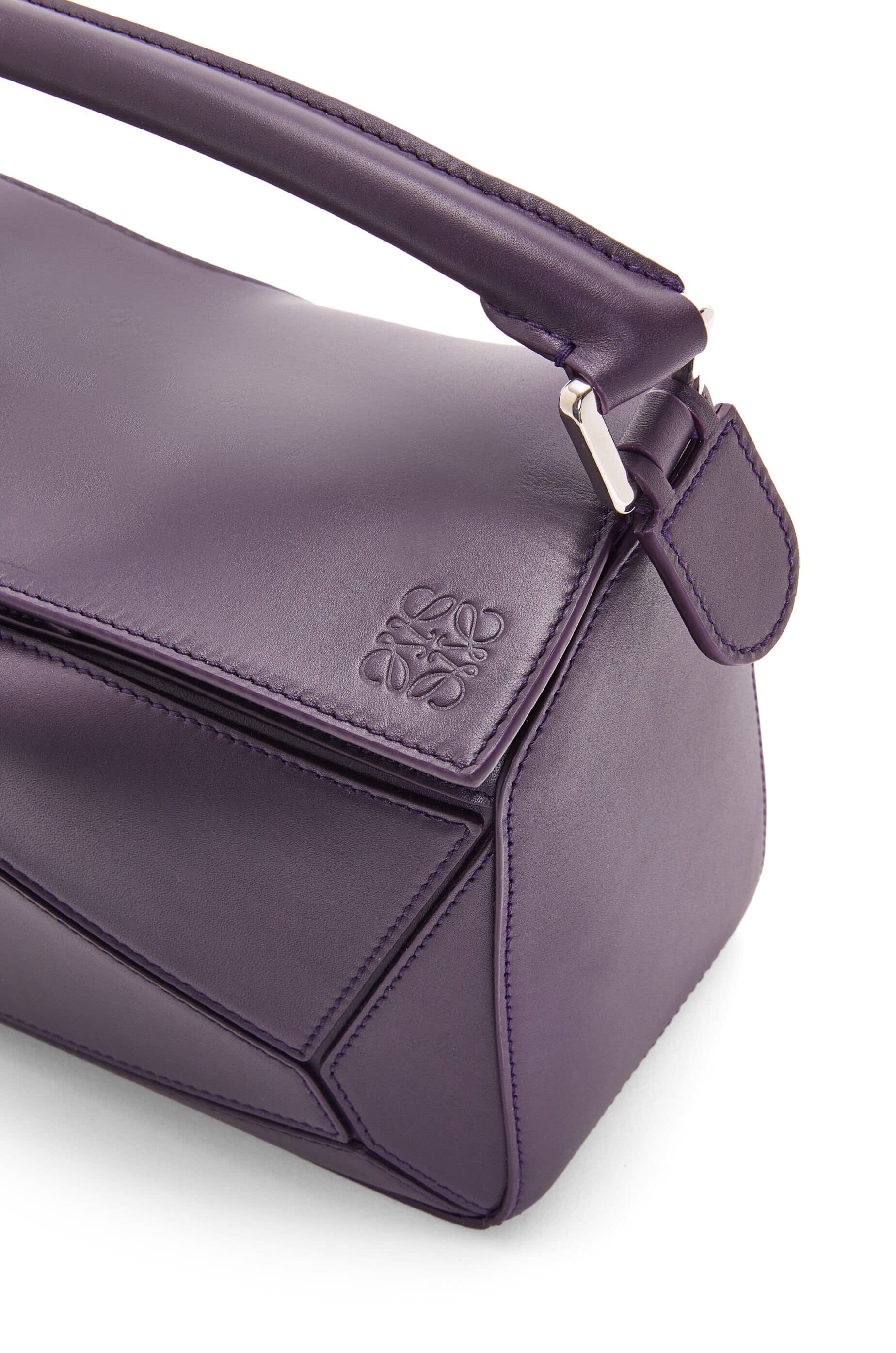 Túi LOEWE Small Puzzle bag in satin calfskin deep aubergine