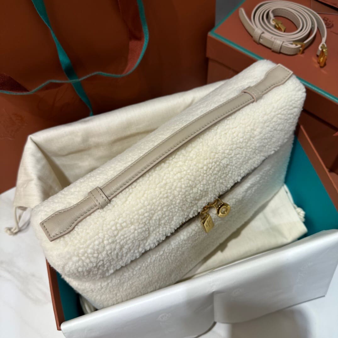 TÚI Loro Piana Women Extra Pocket L27 in Lamb Fur Yellow lông cừu
