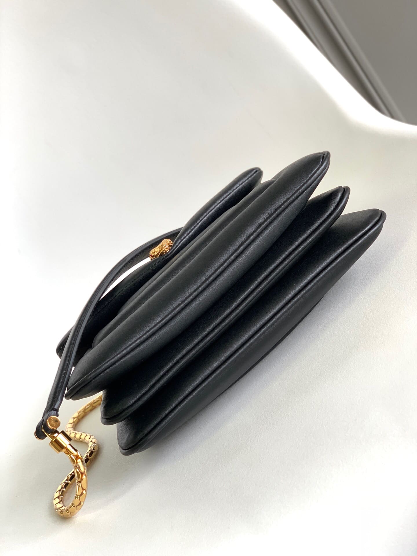 TÚI BVLGARI SERPENTI CALFSKIN BLACK
