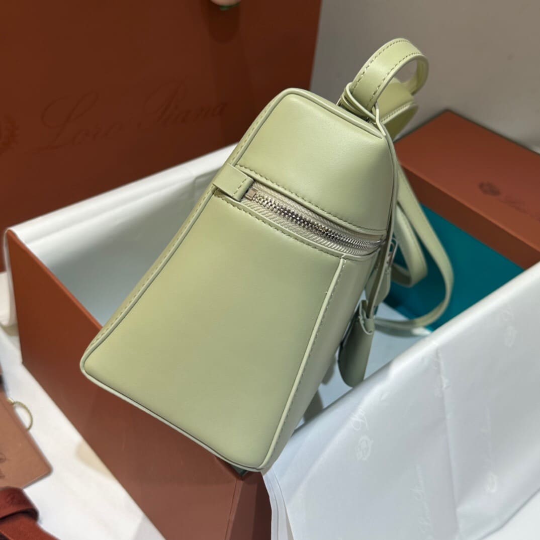 TÚI Loro Piana Women Extra bằng da bê màu Beige