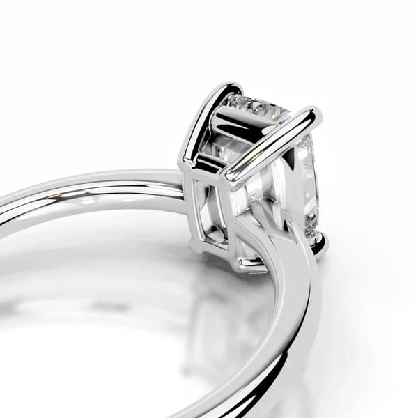 Nhẫn kim cương nhân tạo hình đệm thuôn dài vàng trắng 18K