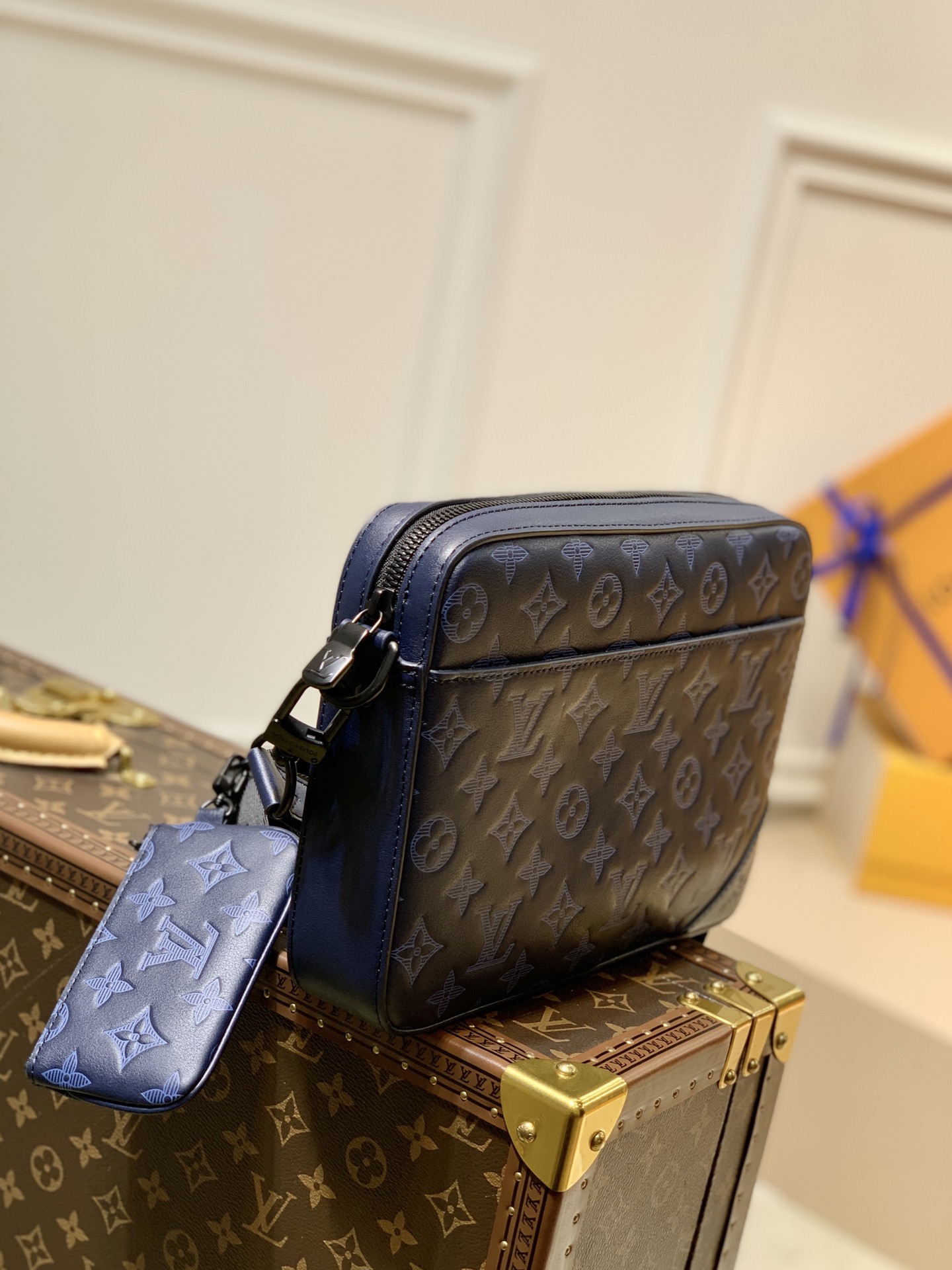 TÚI LOUIS VUITTON Duo Monogram Shadow Messenger Bag