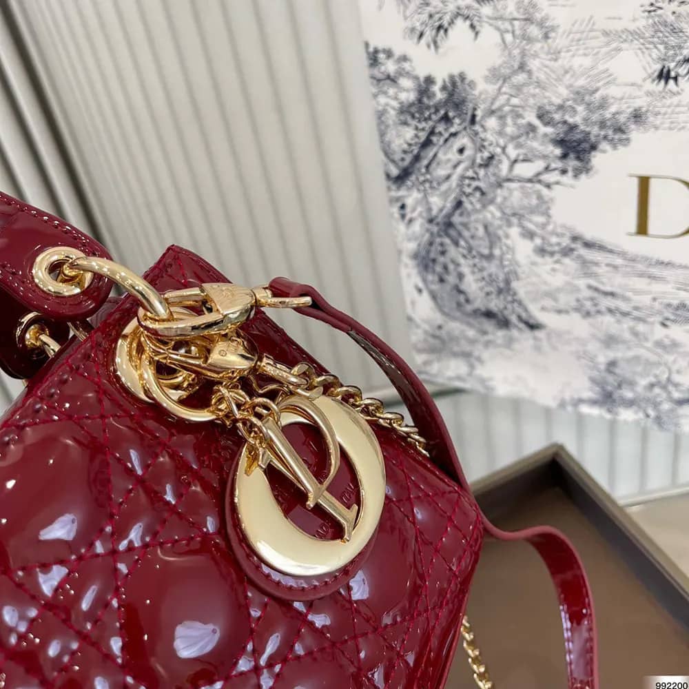 TÚI Dior Mini Lady Dior màu đỏ anh đào da bê Cannage Patent
