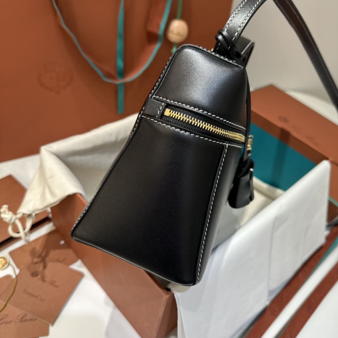 TÚI Loro Piana Women Extra bằng da bê màu đen