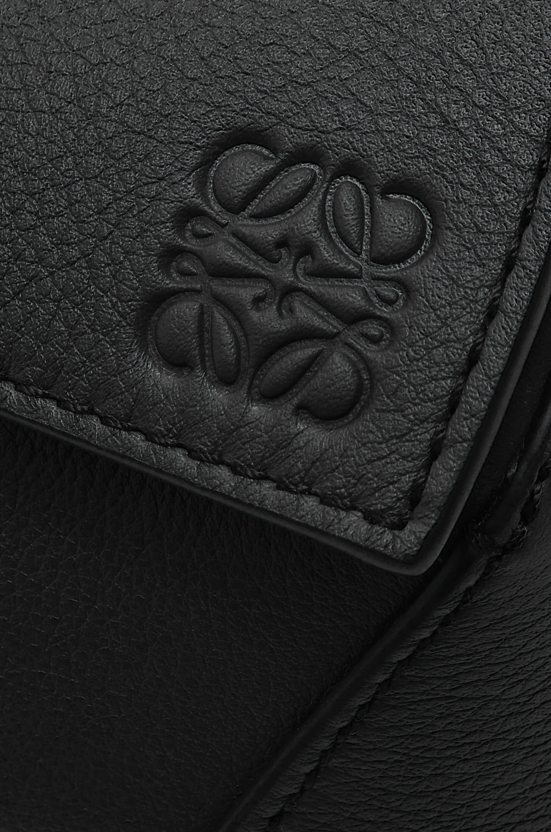 Túi LOEWE Mini Puzzle Bumbag in classic calfskin black unisex