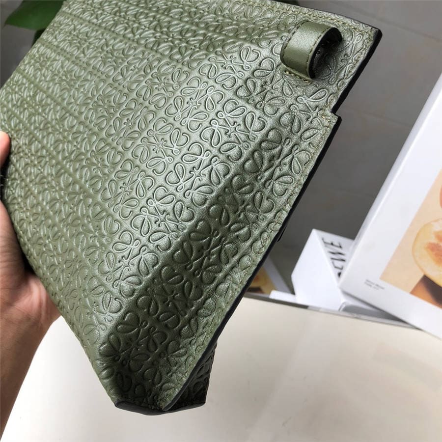Túi LOEWE new embossed leather T-Pouch clutch Green