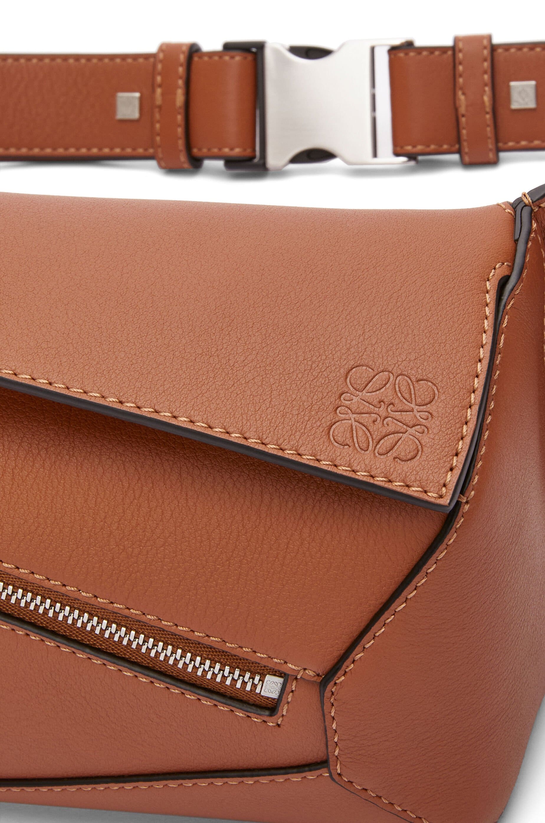 Túi LOEWE Mini Puzzle Bumbag in classic calfskin tan unisex