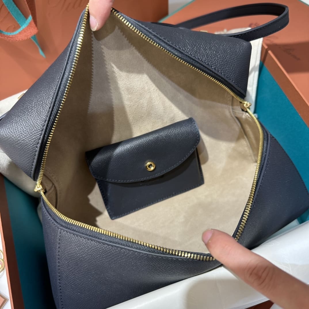 TÚI Loro Piana Women Extra bằng da bê màu xanh đậm