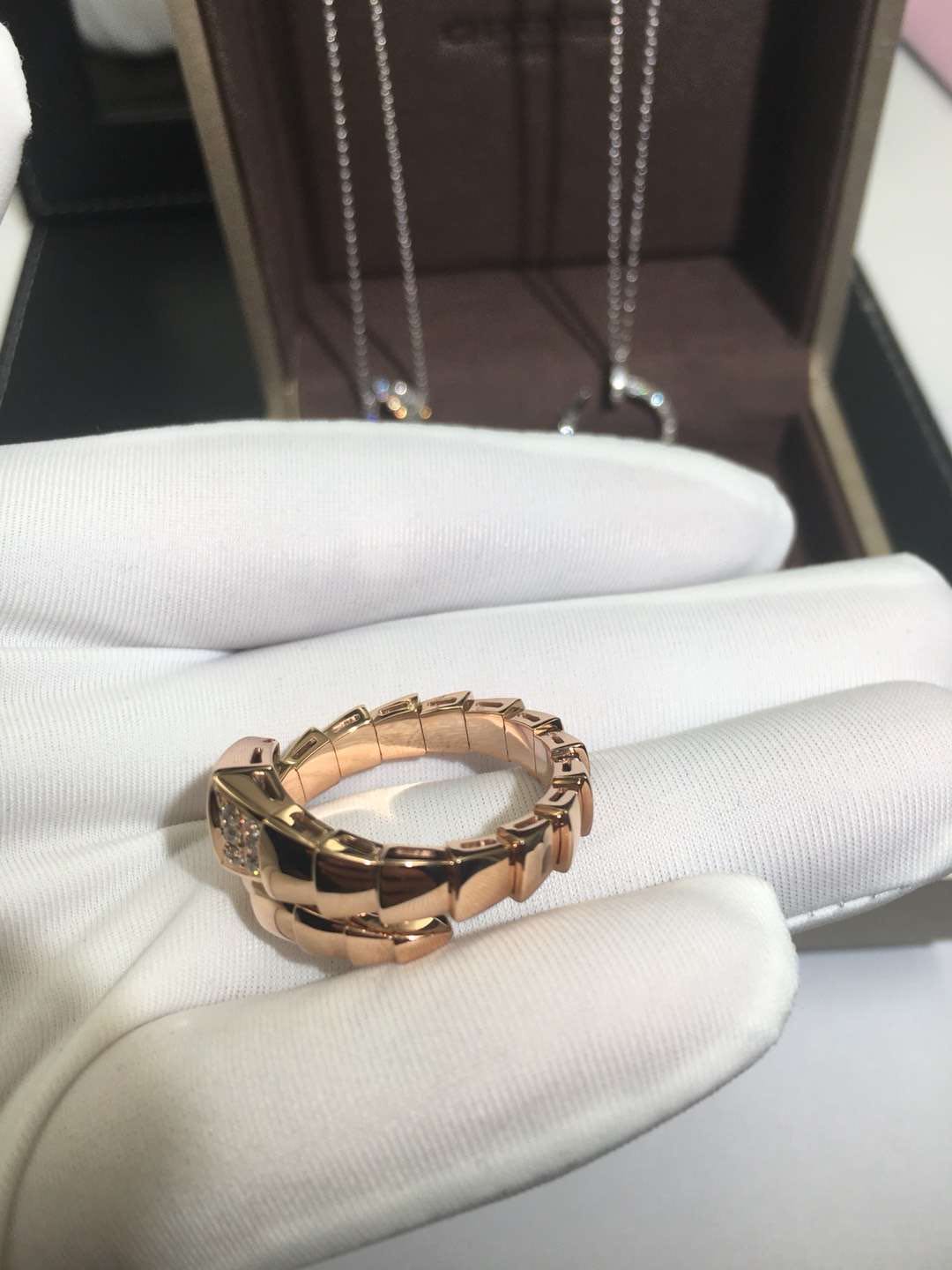 NHẪN BVLGARI Serpenti 18kt rose gold pavé diamonds