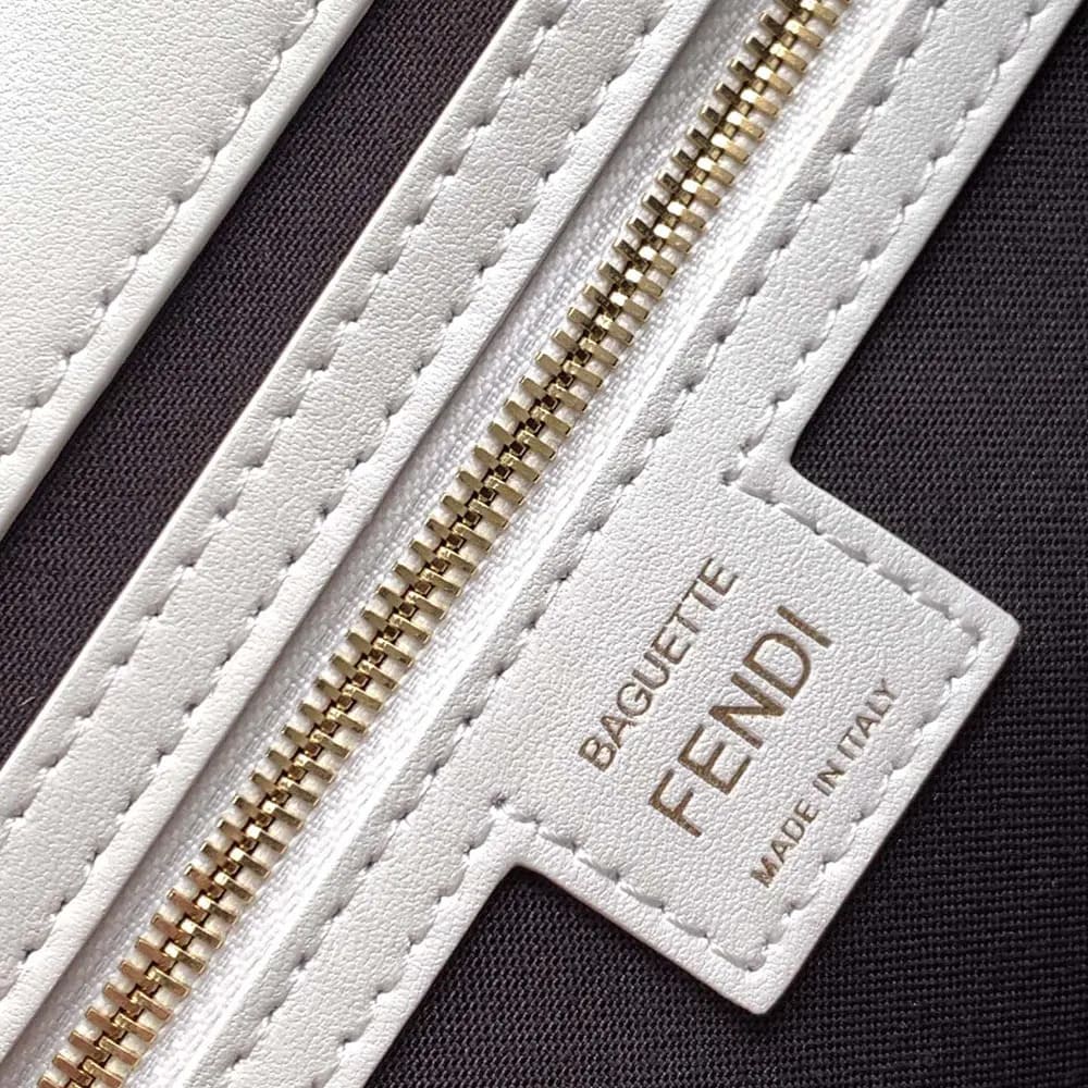 TÚI Fendi Women Medium Baguette da màu trắng