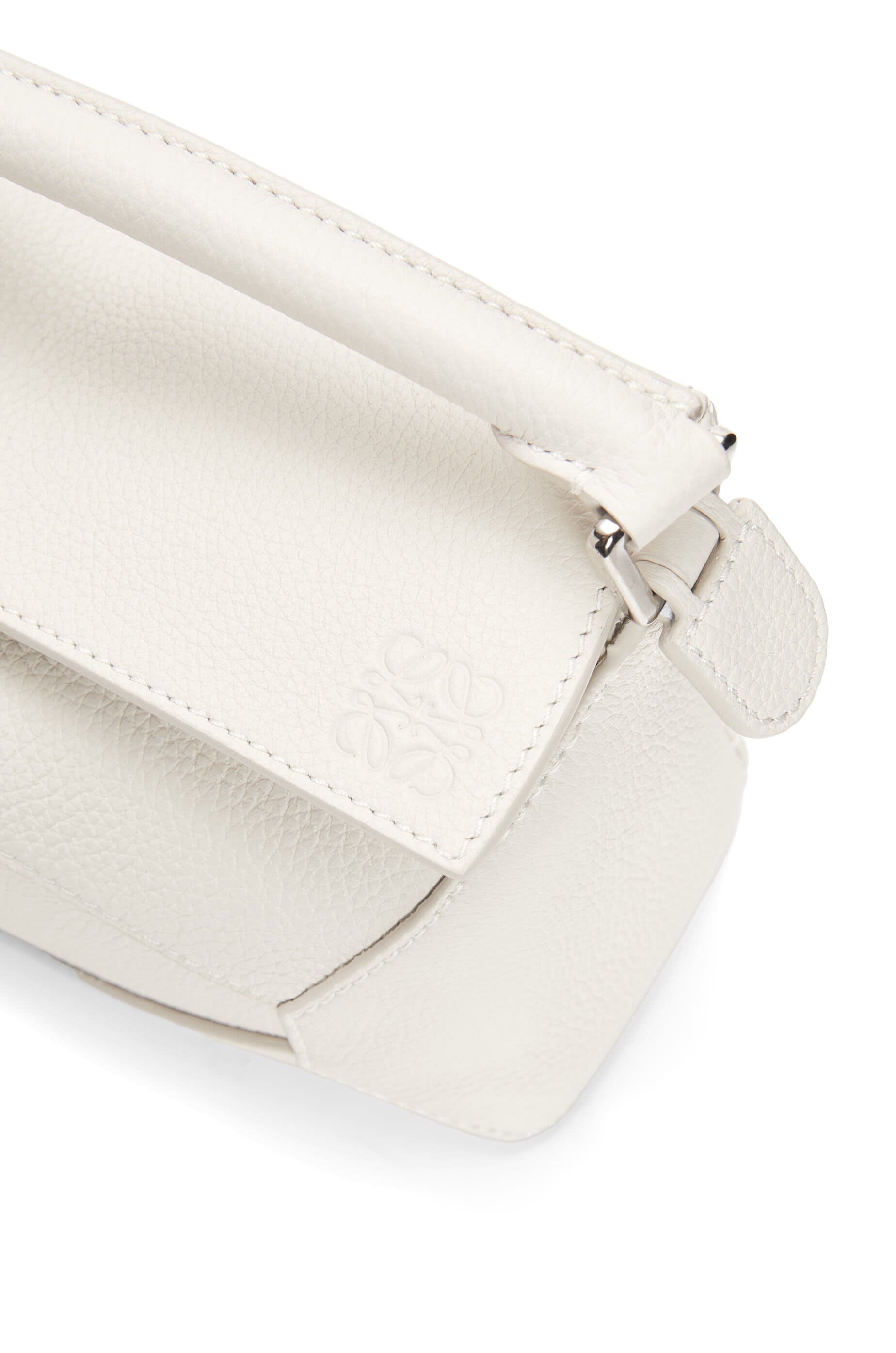 Túi LOEWE Mini Puzzle bag in soft grained calfskin white