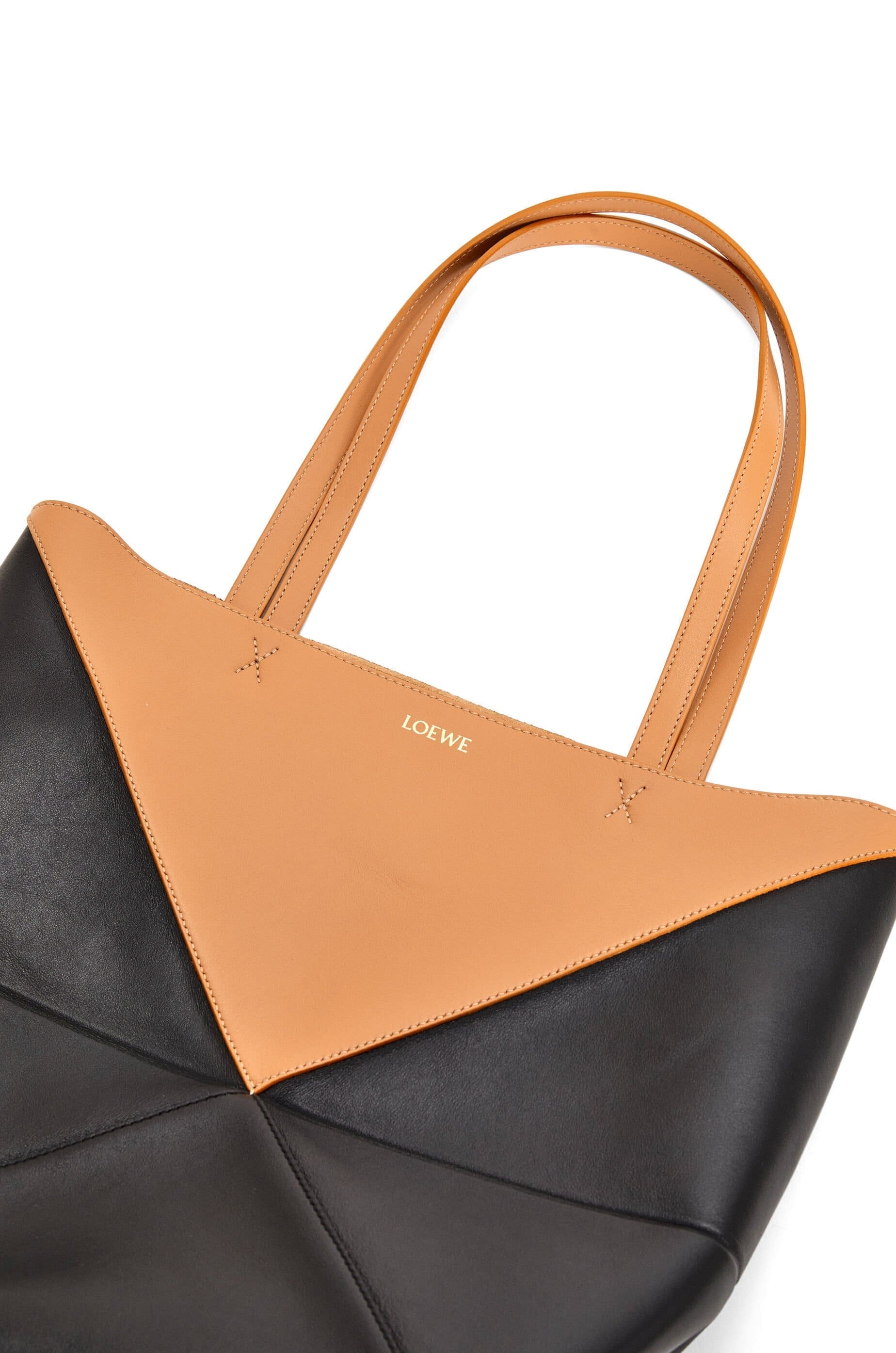 Túi LOEWE Puzzle Fold Tote in shiny calfskin sand black