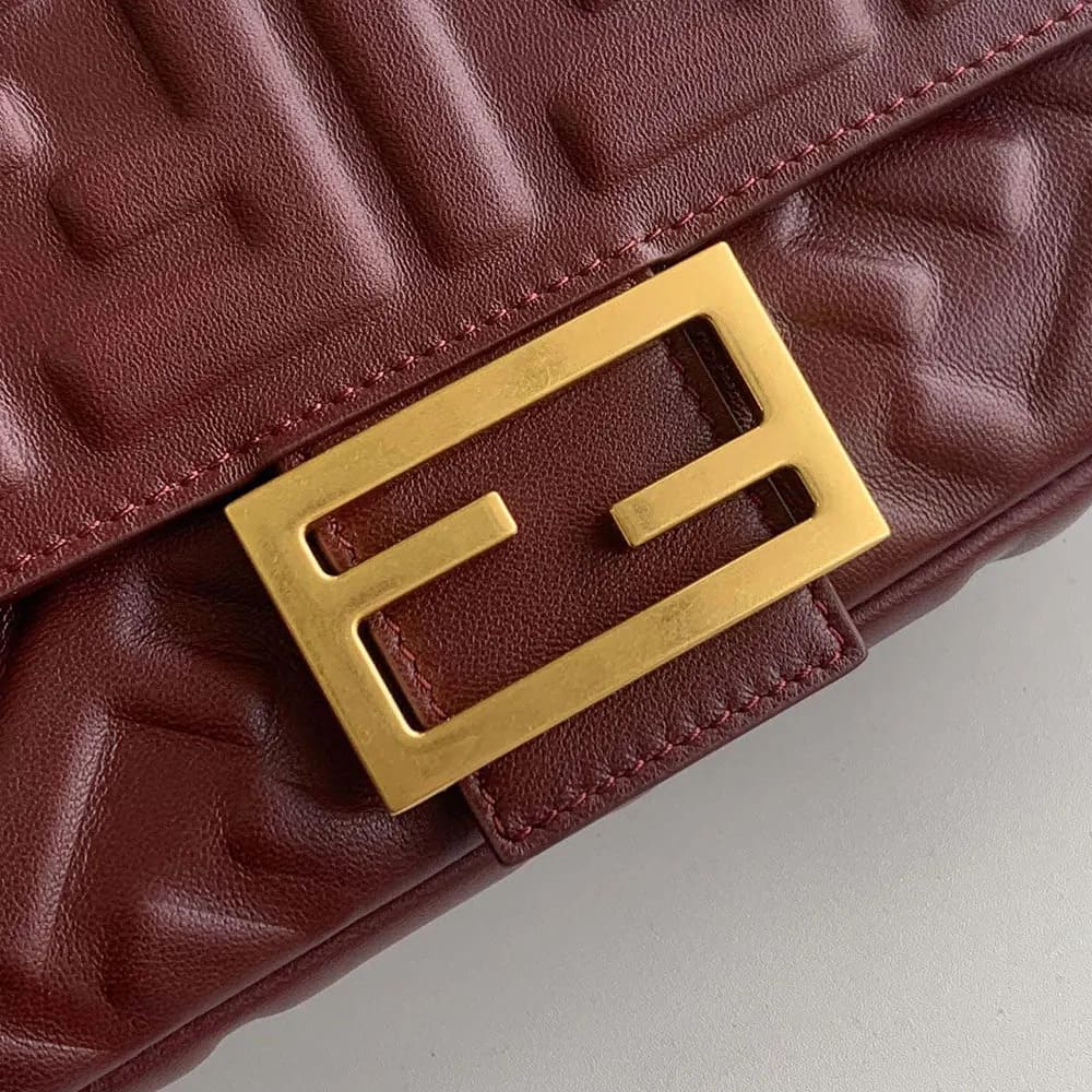 TÚI Fendi Women Medium Baguette da màu nâu đỏ