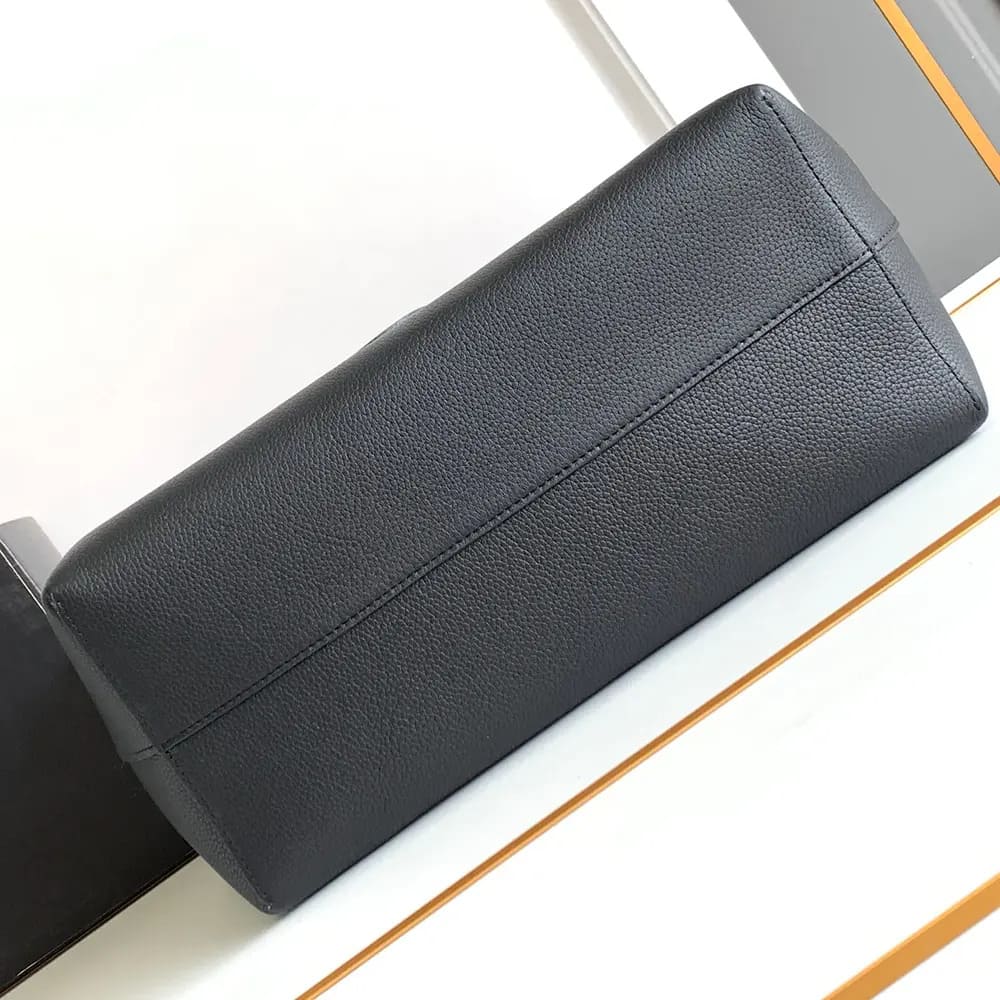 TÚI CELINE Medium Cabas Anaïs Cuir Triomphe bằng da bê hạt - đen