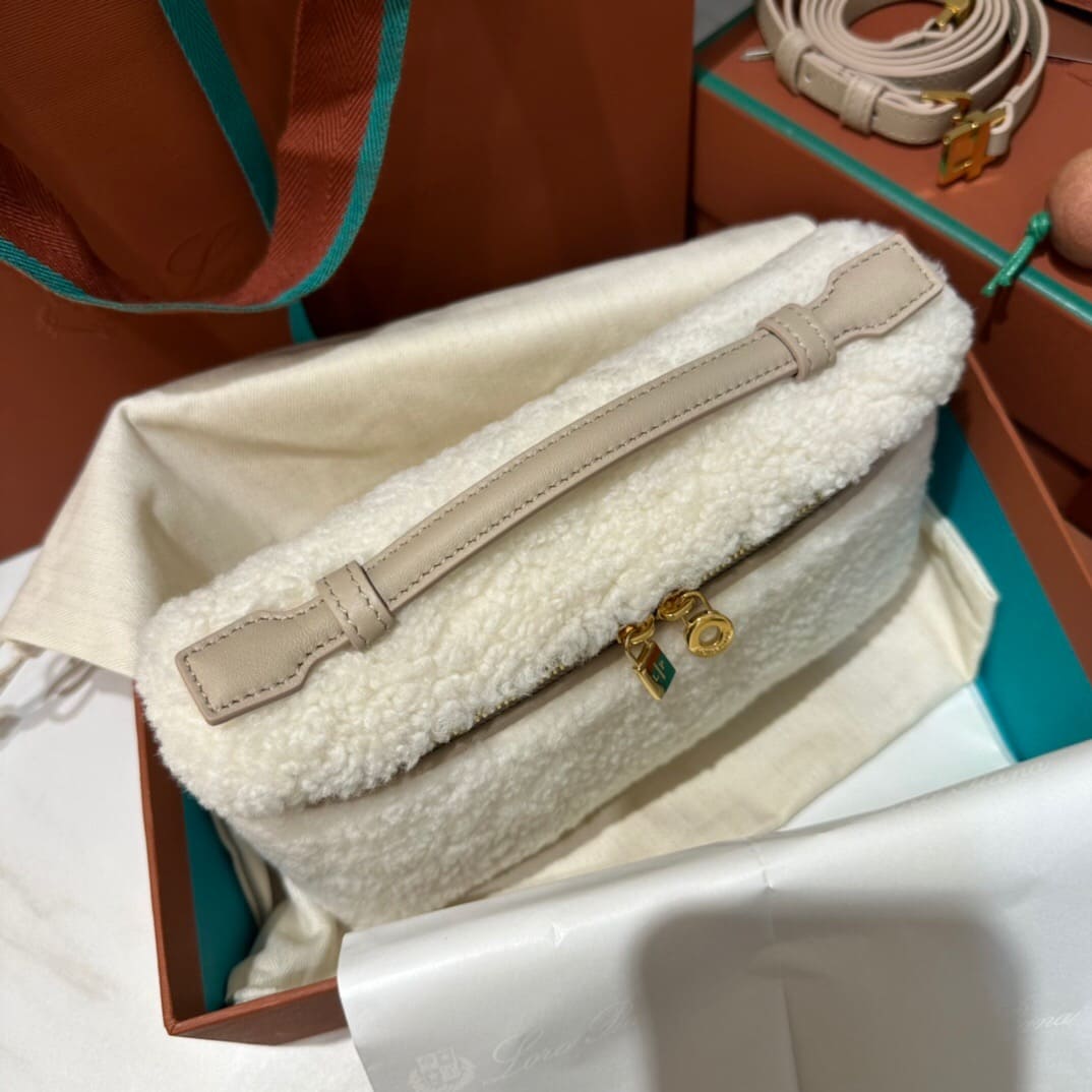 TÚI Loro Piana Women Extra Pocket L19 in Lamb Fur White lông cừu