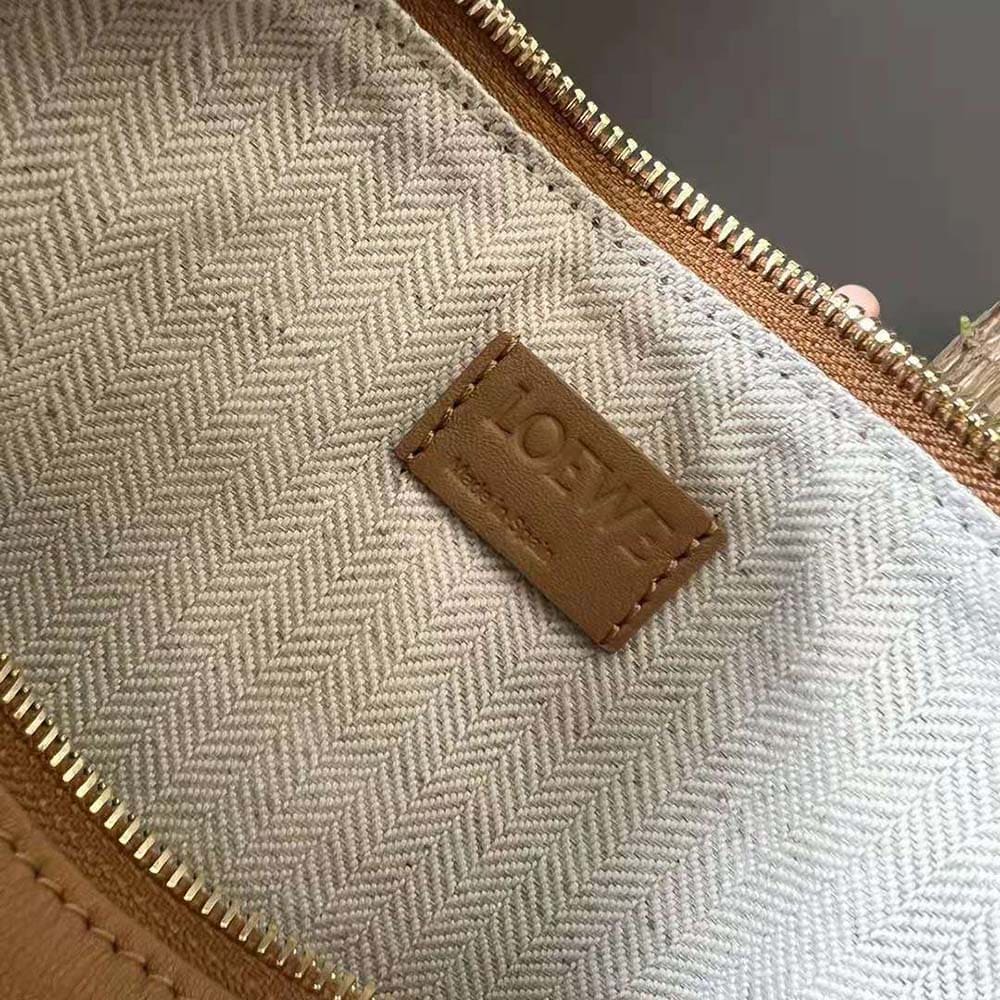 TÚI LOEWE Mini Hammock Hobo bằng da bê màu nâu