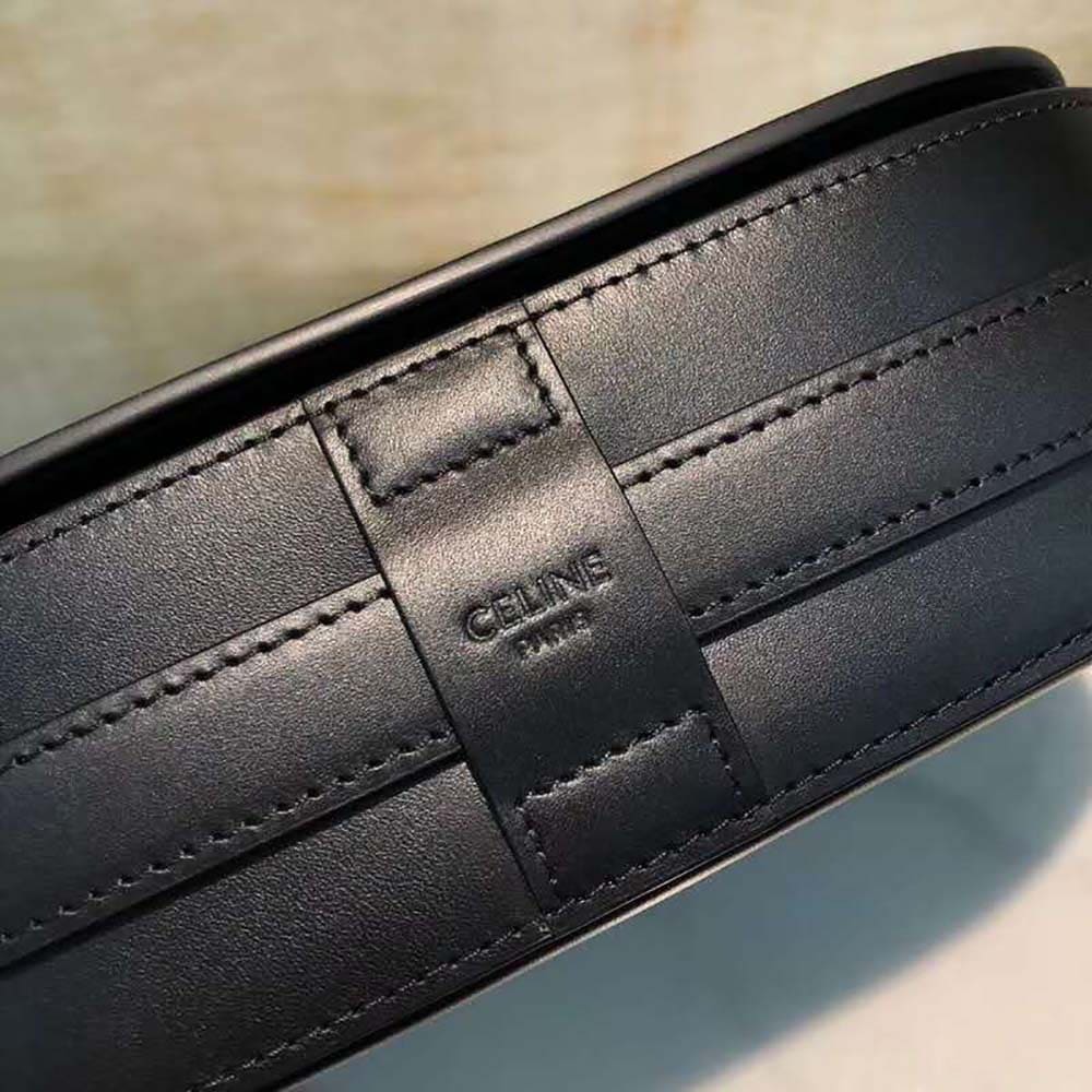 TÚI Celine Women Medium Maillon Triomphe Bag in Natural Calfskin-Black